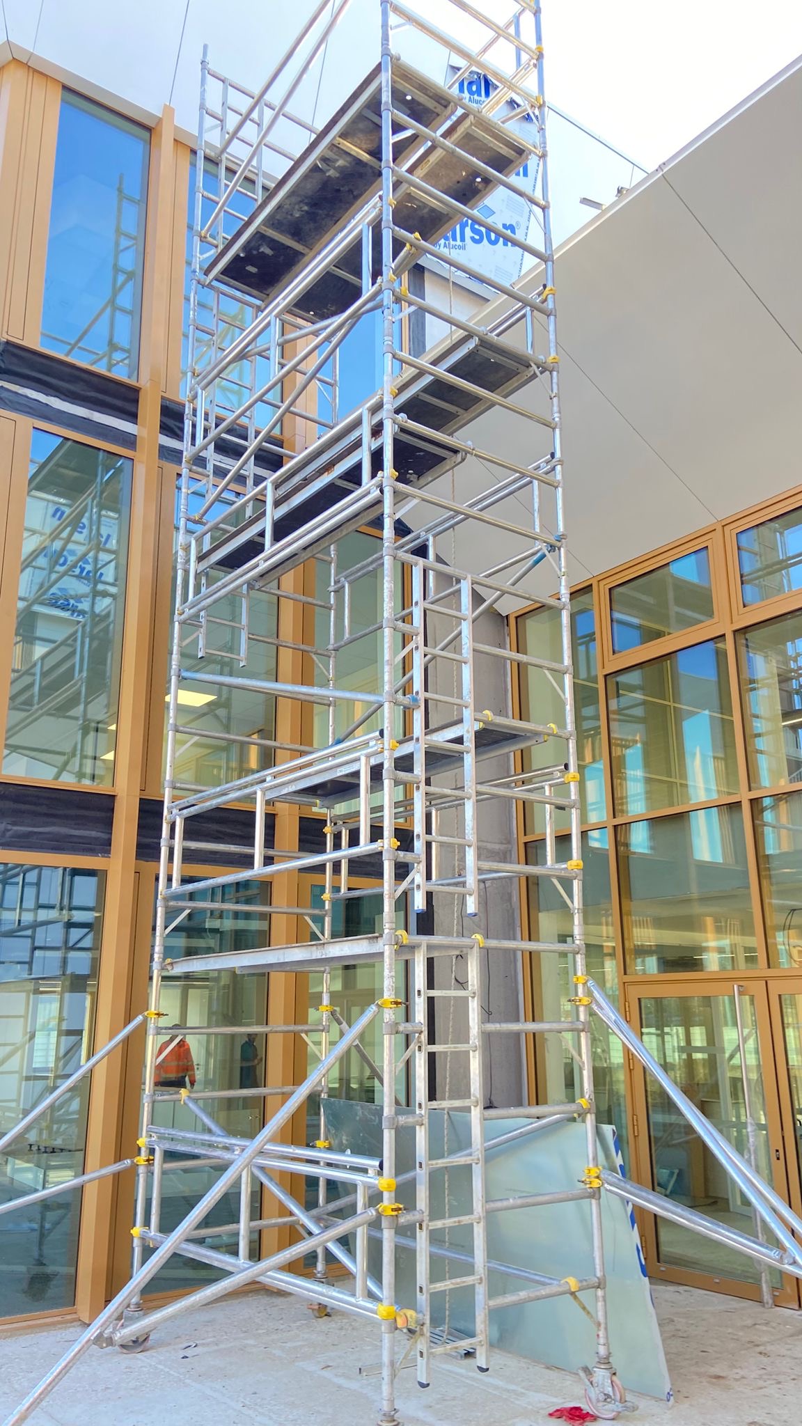 Echafaudage sur un chantier BTP suivi par Sarepta Services